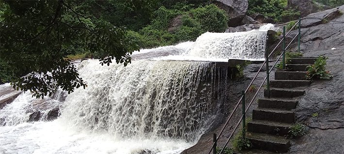 கோவை குற்றாலத்தில் திடீர் வெள்ளப்பெருக்கு-தற்காலிக மூடல்
