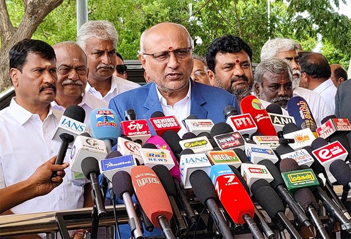 தவெகவிற்கு சிறிது அவகாசம் தர வேண்டும்- கோவையில் குடியரசு துணை தலைவர்