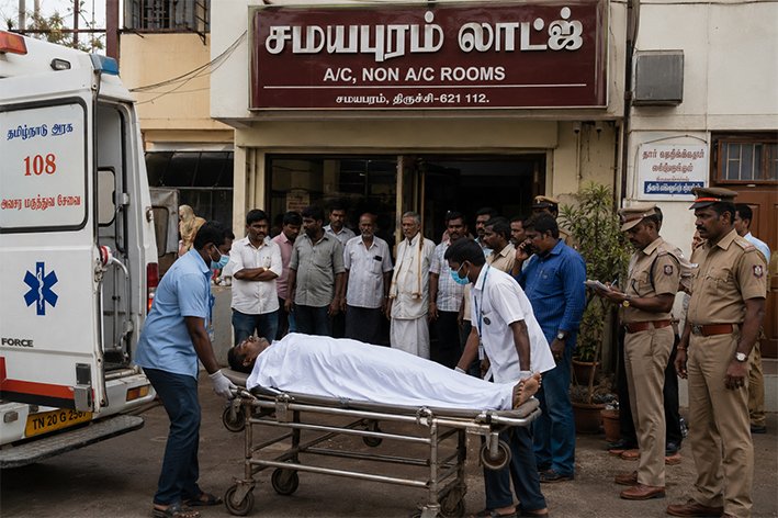 சமயபுரம் லாட்ஜில் கர்நாடக பக்தர் திடீர் சாவு