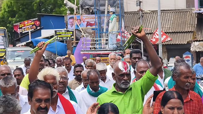 கடன் தள்ளுபடி செய்யக்கோரி-அரியலூரில் விவசாயிகள் போராட்டம்