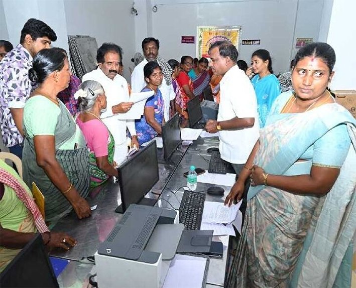 திருச்சியில் தூய்மை பணியாளர்களுக்கான நலத்திட்ட முகாம்