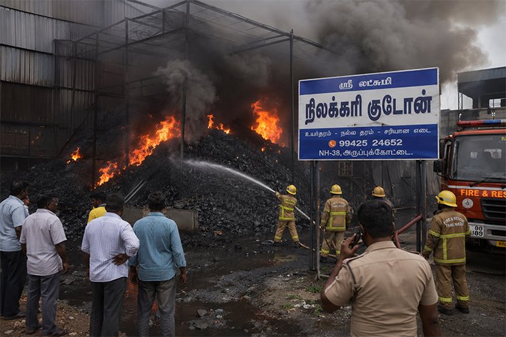நிலக்கரி குடோனில் திடீர் தீ- 3 கோடி மதிப்புள்ள நிலக்கரிகள் சேதம்