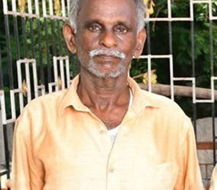 பணம் கேட்டு-மனைவி, மகள்கள் மீது தீ வைத்த கணவன் கைது