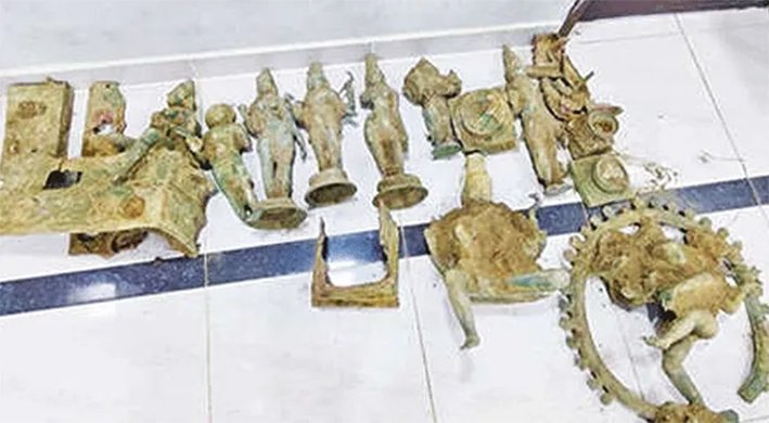 திருவாரூர் அருகே கோவில் பின்புறம் 9 பழங்கால சிலைகள் கண்டெடுப்பு