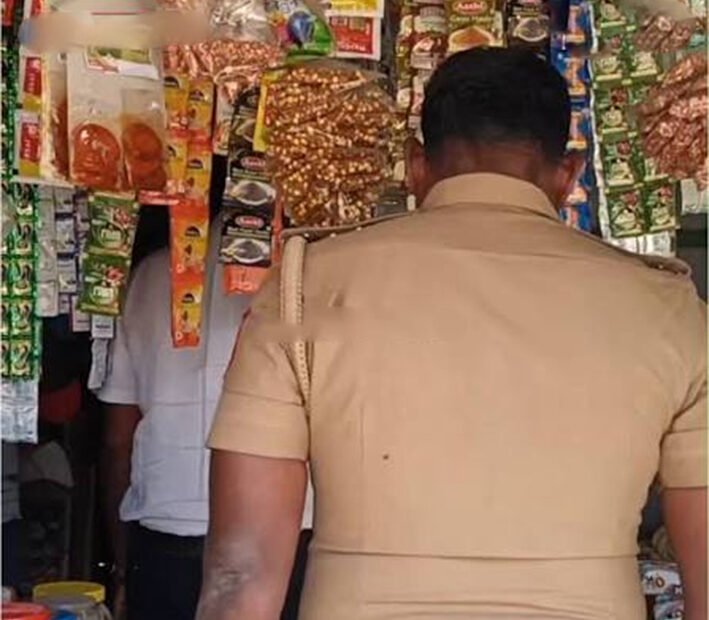 மளிகை கடையில் சோதனை செய்த போலி அதிகாரி கைது