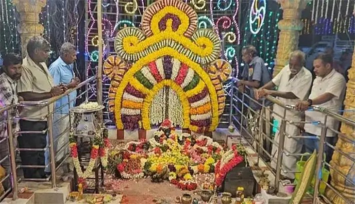 ராசிபுரம் அருகே ஆண்கள் மட்டுமே கொண்டாடும் பொங்களாயி அம்மன் கோவில் திருவிழா