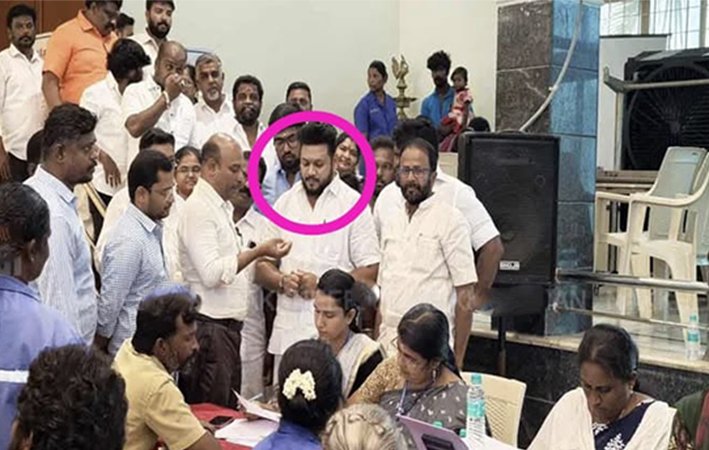அரசு நிகழ்ச்சியில் அமைச்சரின் சகோதரர் அத்துமீறல்-புதுக்கோட்டையில் சம்பவம்
