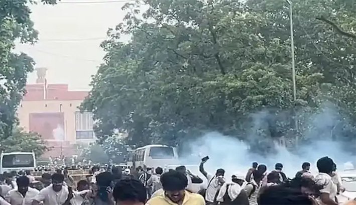 டில்லியில் உச்சக்கட்ட பதற்றம்- 5 மெட்ரோ நிலையங்கள் மூடல்