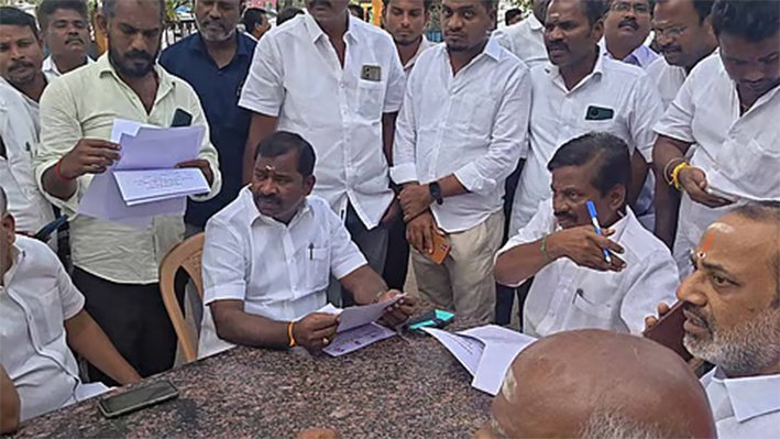 சி.வி.சண்முகம் ஆதரவாளர்கள் 1000 பேர் ராஜினாமா