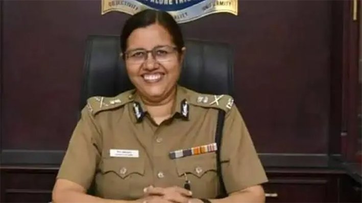 ஓய்வுக்குப் பின் மாநகராட்சி பள்ளி ஆசிரியையான முன்னாள் டிஜிபி