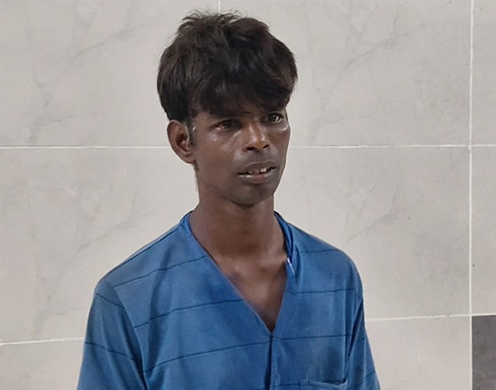 கரூர் அருகே இளம் பெண்ணை கத்தியால் குத்திய வாலிபர் கைது
