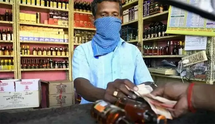 பாட்டிலுக்கு 10 ரூபாய் கூடுதலாக விற்றால் 10,000 அபராதம்