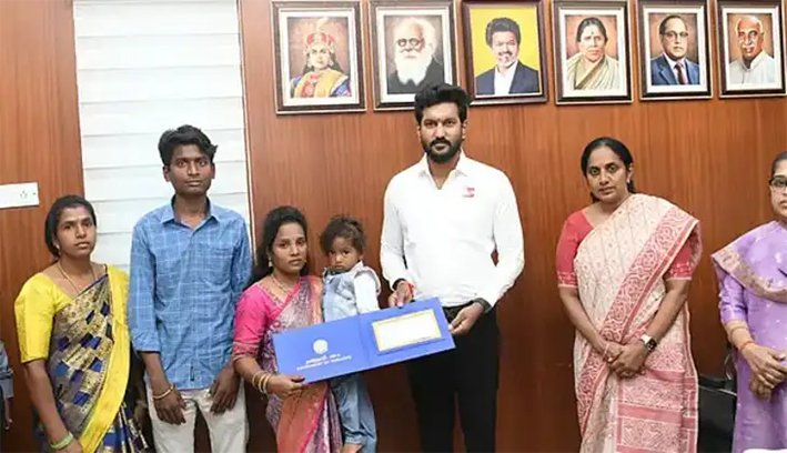 சிக்கிம்- வீரமரணமடைந்த ராணுவவீரர் குடும்பத்திற்கு நிதியுதவி