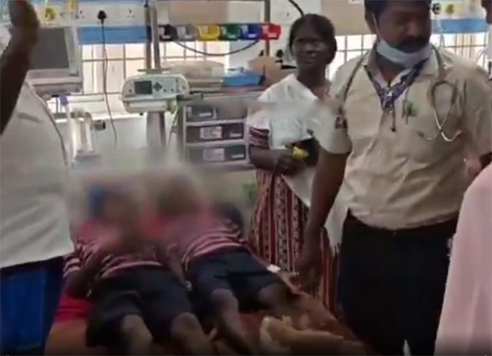 விழுப்புரம் அருகே பள்ளி வேன் விபத்து.. 15 குழந்தைகள் காயம்