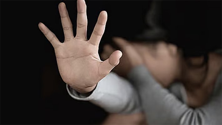 ஓடும் பஸ்சில் கல்லூரி மாணவியிடம் சில்மிஷம்-போதை டிரைவருக்கு தர்ம அடி