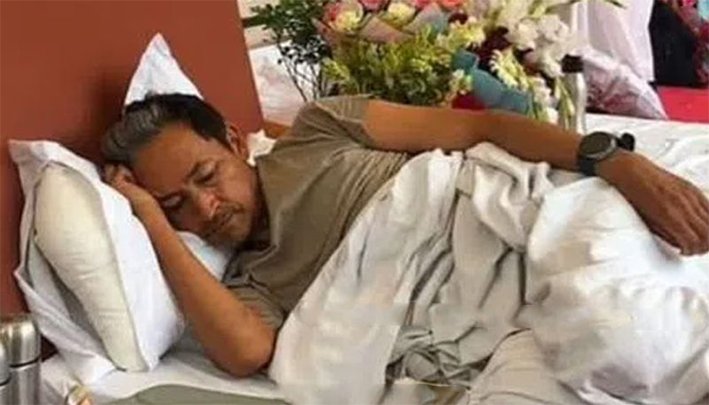 திருச்சி ரயில்வே மேம்பாலத்தில் தலைகீழாக தொங்கிய கார்-6 சிறுவர்கள் மீட்பு