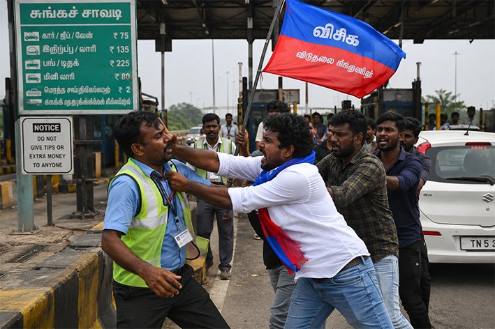 விசிக பிரமுகர் என கூறி சுங்கச் சாவடியில் அடாவடி.. ஊழியர் படுகாயம்