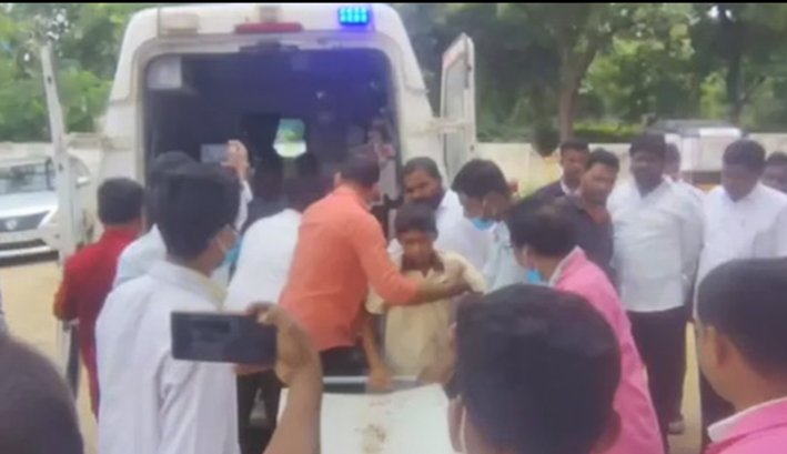 கிச்சடி சாப்பிட்ட 40 மாணவர்கள் மருத்துவமனையில் அனுமதி-தெலங்கானாவில் பரபரப்பு