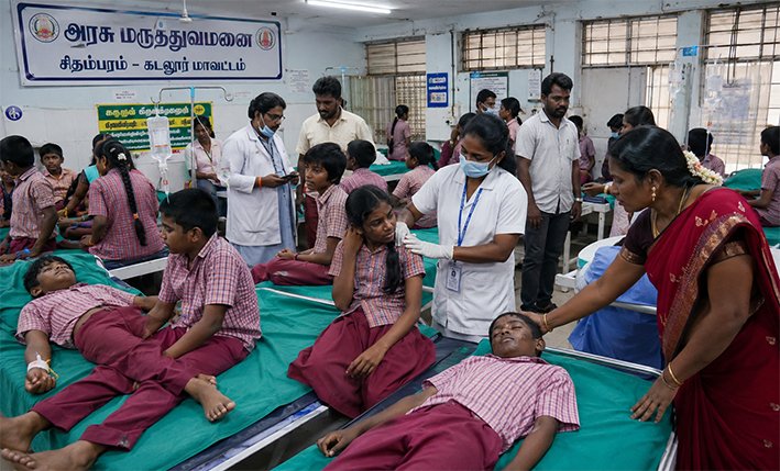 தேனிக்கள் கடித்து 50 மாணவர்கள் பாதிப்பு...