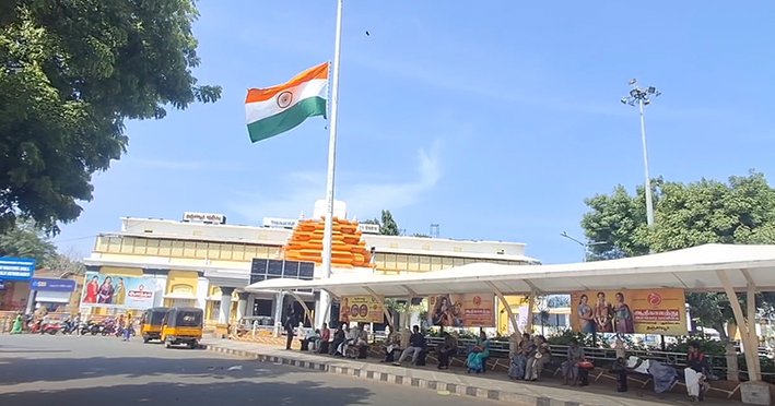 கத்தார் முன்னாள் அரசர் மறைவு..அரைக்கம்பத்தில் பறக்கவிடப்பட்ட தேசியக்கொடி
