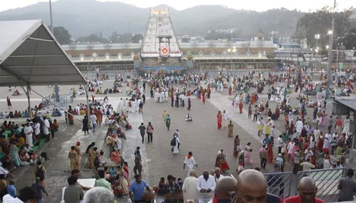 திருப்பதி கோவிலில் 30 மணி நேரம் காத்திருந்து தரிசனம்