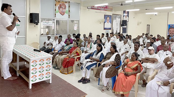காங்.,கமிட்டி நிர்வாகிகள் கூட்டம்-தீர்மானம் நிறைவேற்றம்