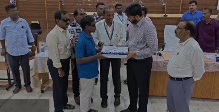 திருச்சியில் மாற்றுத்திறனாளி மாணவருக்கு ரூ.1 லட்சம் உதவி தொகை
