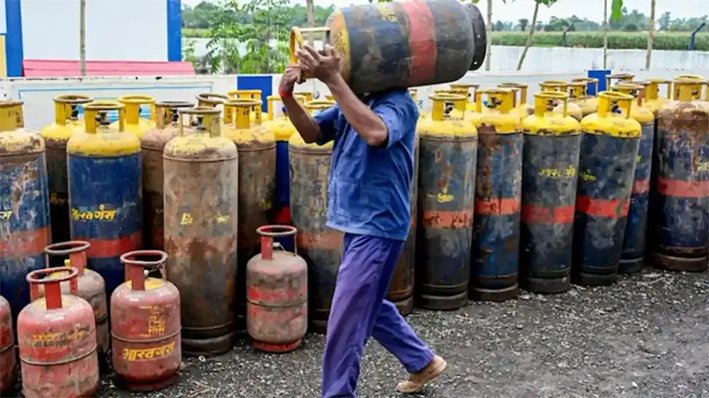 வணிக பயன்பாட்டுக்கான சிலிண்டர் விலை குறைவு!
