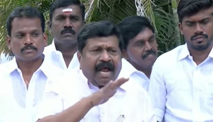 விசிக, கம்யூ., MLAக்களை இரவல் வாங்கி ஆட்சி செய்கிறார் முதல்வர் விஜய்