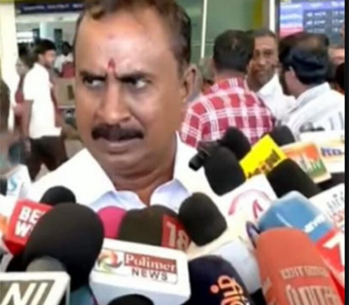 அதிமுகவில் அடிப்படை உறுப்பினராக மட்டுமே தொடர்கிறேன்