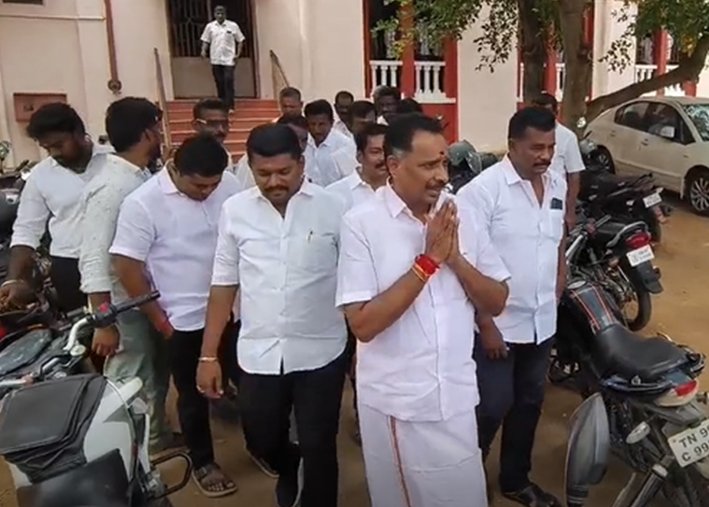 கரூர் கோர்ட்டில் விஜயபாஸ்கருக்கு குற்றப்பத்திரிக்கை