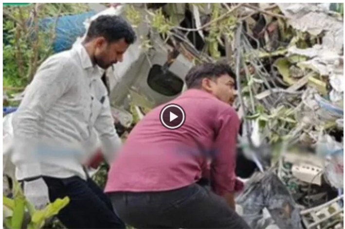 கான்பூரில் பயிற்சி விமானம் விபத்து- 2 விமானிகள் பரிதாப பலி