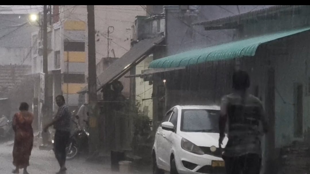 கரூரில் காற்றுடன் கூடிய கனமழை… மக்கள் மகிழ்ச்சி…