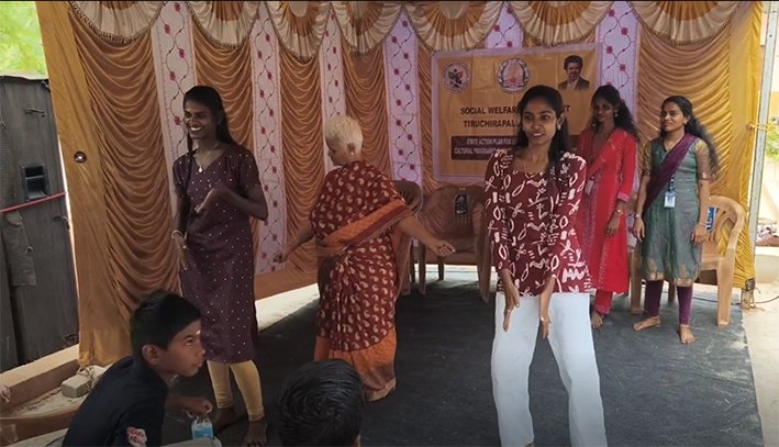 முதியோர் இல்லத்தில் மகிழ்ச்சி விழா! உற்சாகமாக கொண்டாடிய முதியவர்கள்!