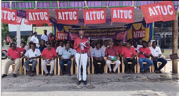 கரூரில் போக்குவரத்து தொழிலாளர்கள் ஆர்ப்பாட்டம்
