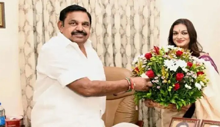 அதிமுகவில் இருந்து விலகினார் அப்சரா ரெட்டி