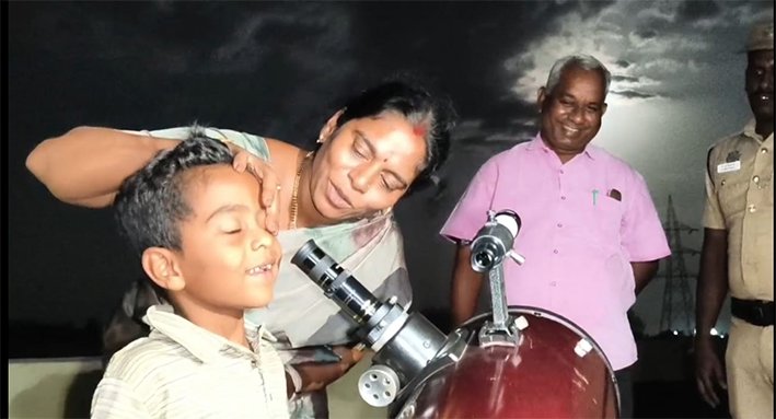 அரசு பள்ளி மாணவர்களுக்கு புதிய தொலைநோக்கி– கலெக்டர் அசத்தல்!