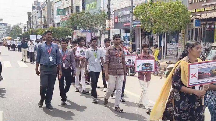 “விபத்தில்லா கரூர்” – காவல்துறையின் விழிப்புணர்வு முயற்சி!