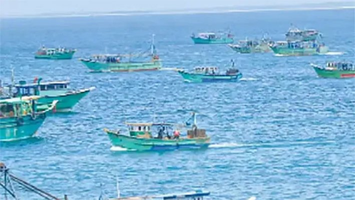 11 மீனவர்களுடன் விபத்தில் சிக்கிய இந்திய மீனவர்களின் படகு