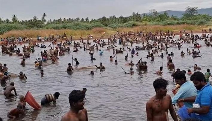 மீன்பிடித் திருவிழா-ஏராளமான மீன்கள் கிடைத்ததால் மகிழ்ச்சி