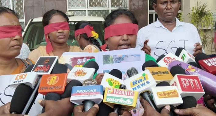 பணி நியமனம் வழங்க கோரிக்கை-கரூர் கலெக்டரிடம் இடைநிலை ஆசிரியர்கள் மனு