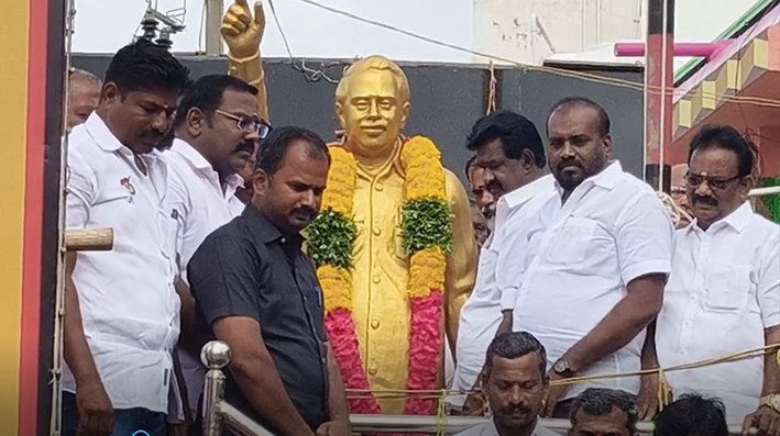 கலைஞரின் 8ம் ஆண்டு நினைவு நாள்-கரூர் திமுக சார்பில் மரியாதை