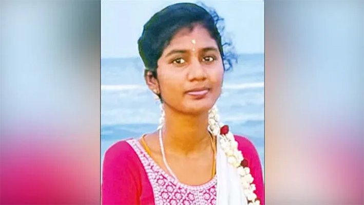 லாரி மீது கார் மோதி... காதல் திருமணம் செய்த புதுமணப்பெண் பலி