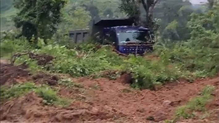 கேரளாவில் கனமழை- நிலச்சரிவில் சிக்கி 3 பேர் பலி –