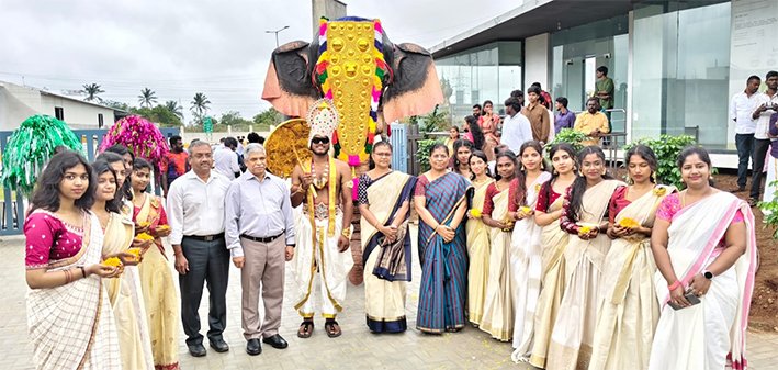 கோவையில் கல்லூரியில் களைகட்டிய ஓணம் கொண்டாட்டம்