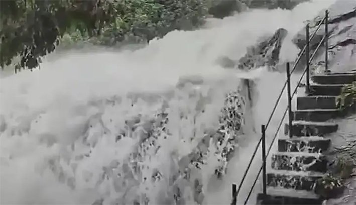 கோவை குற்றால அருவியில் குளிக்க தடை