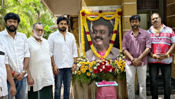 விஜயகாந்த் பிறந்தநாள்-நடிகர் சங்கம் மலர்தூவி மரியாதை