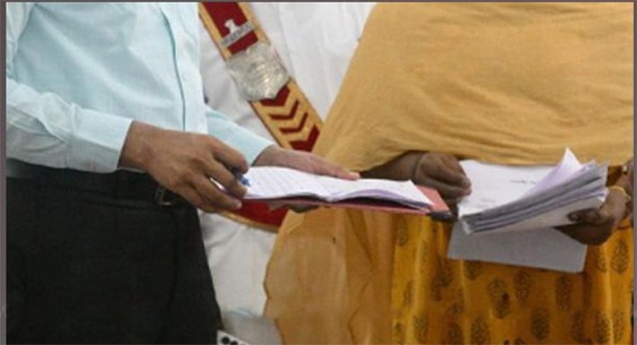 ஊராட்சித் தலைவர்கள் ஆட்சியர் அலுவலகத்தில் மனு!