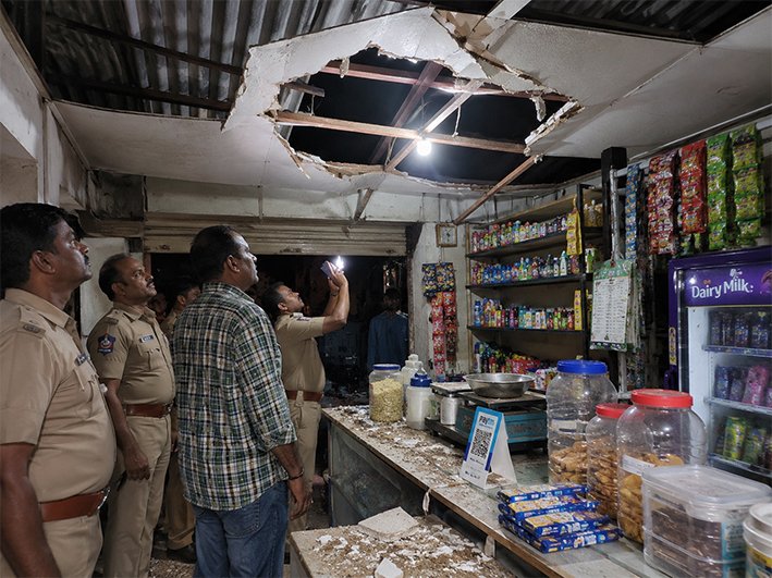 கடையின் மேற்கூரையை உடைத்து துணிகர திருட்டு-