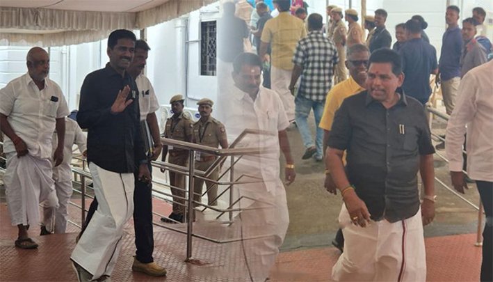சட்டப்பேரவைக்கு கருப்பு சட்டைஅணிந்து வந்த திமுக எம்எல்ஏக்கள்